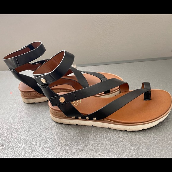 Women’ sandals - Picture 1 of 3